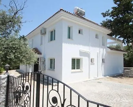 ヴィラ Tranquility, A 3000 Square Foot Holiday With Large Pool, Garden, Central Heating And Airconditioning Plus Wifi *