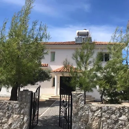 ヴィラ Tranquility, A 3000 Square Foot Holiday With Large Pool, Garden, Central Heating And Airconditioning Plus Wifi *