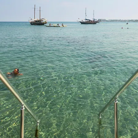 Tranquility, A 3000 Square Foot Holiday With Large Pool, Garden, Central Heating And Airconditioning Plus Wifi 빌라